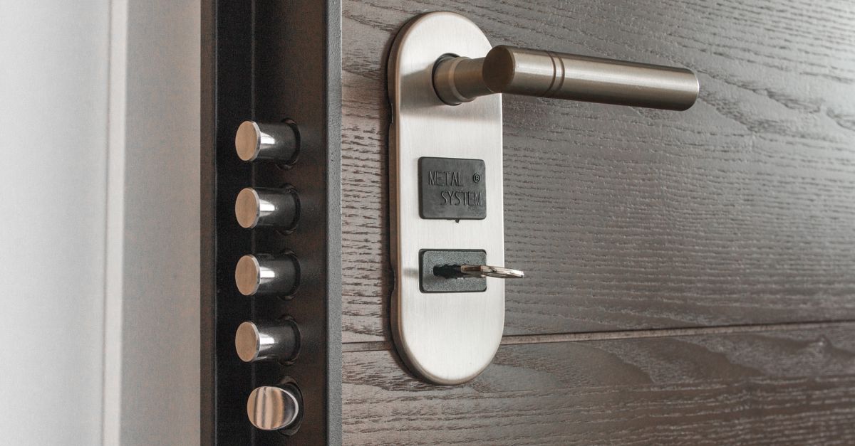 locksmith service technician — ApexLink Garage Masters